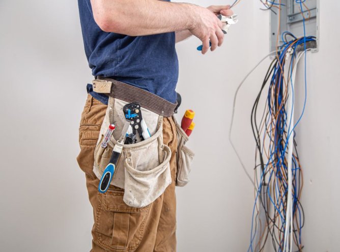 Signs Your Electrical Wiring May Be Damaged